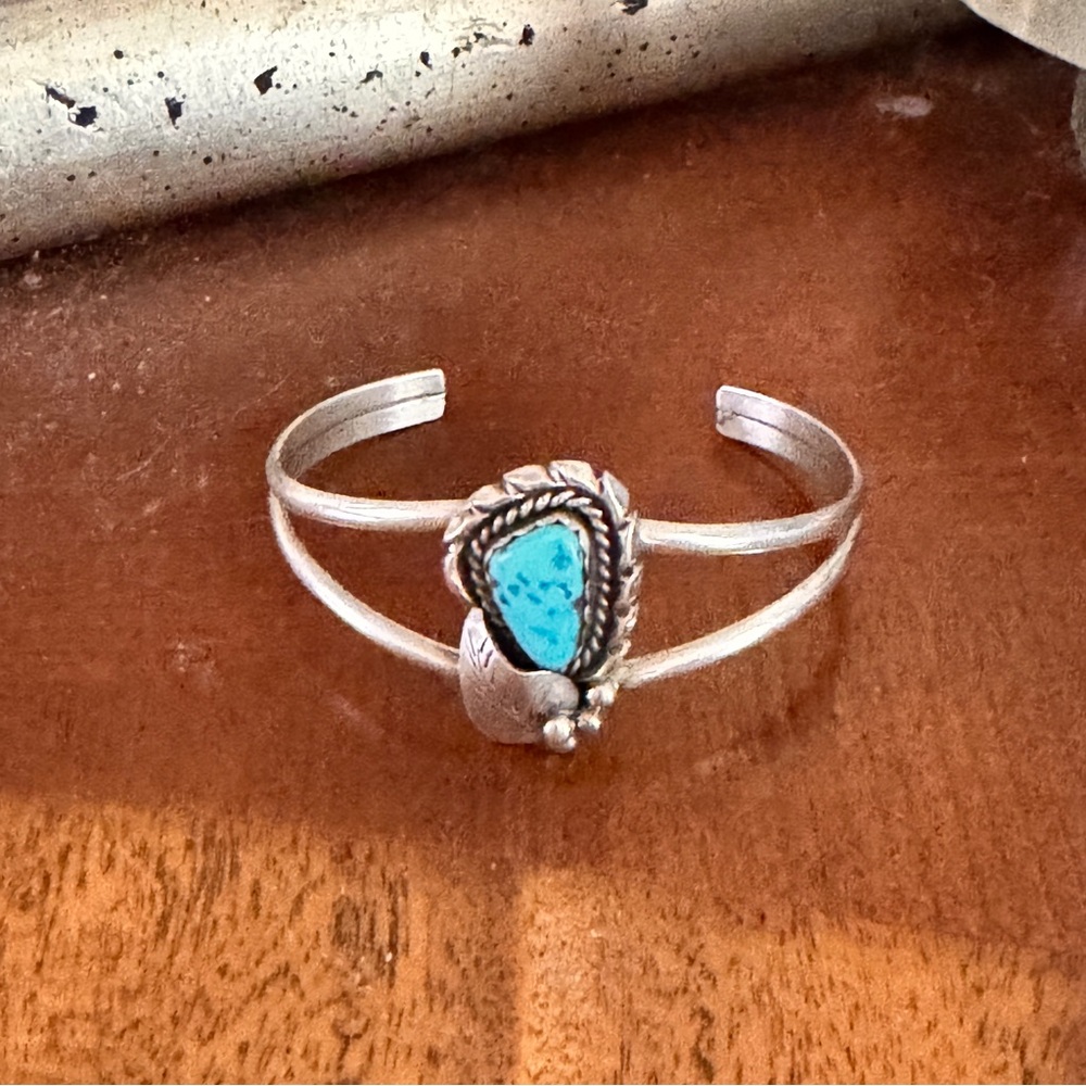 American Navajo-style sterling silver and turquoise cuff bracelet,Vintage 5.5 sz